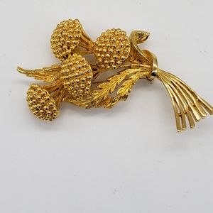 Vintage Hattie Carnegie Gold Tone Floral Brooch Signed